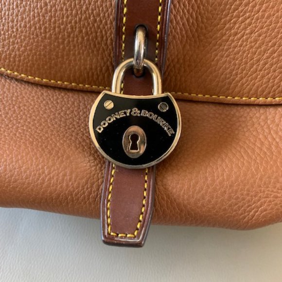 Dooney & Bourke Pebble Grain Bucket Crossbody Bag and Clutch - Picture 3 of 10